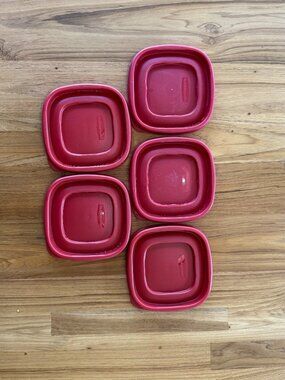 Lot of 5 - Rubbermaid 7J58 Red Square Replacement Lids 4.5"